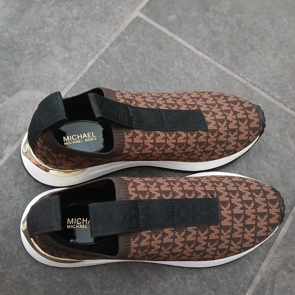 Michael Kors MK Women Bodie Mesh Brown Slip-On Sneakers Logo Tape Signature 6M